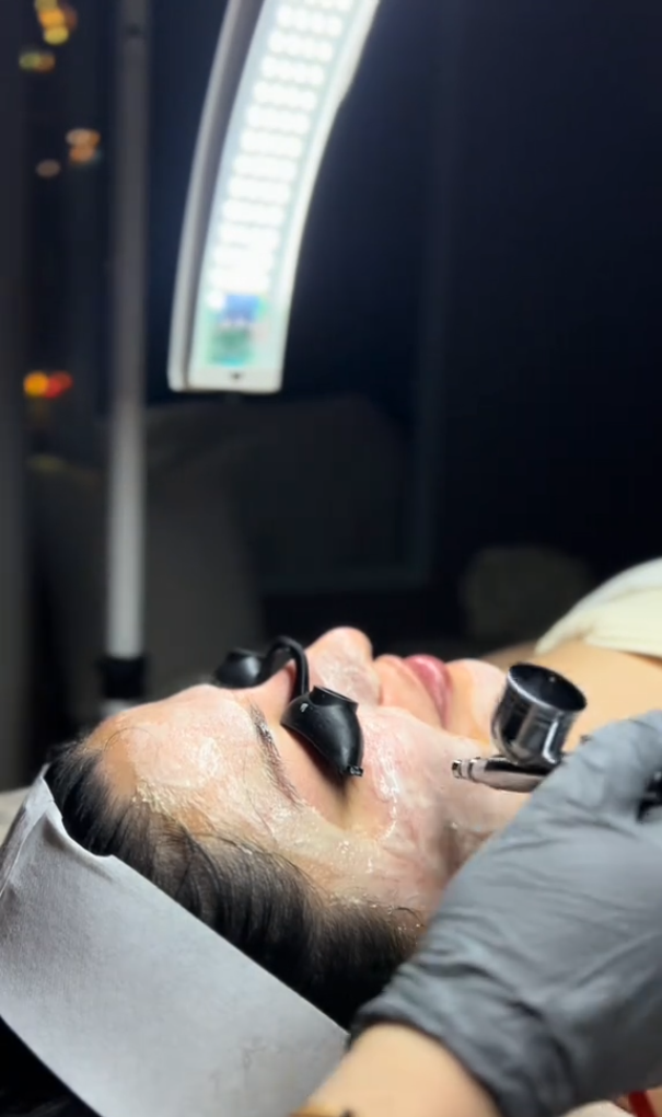 Level up your skincare business with our 3-in-1 Hydro Microdermabrasion Machine! 4274PRO