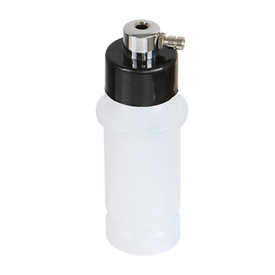 Spray handpiece applying a fine mist of solution
